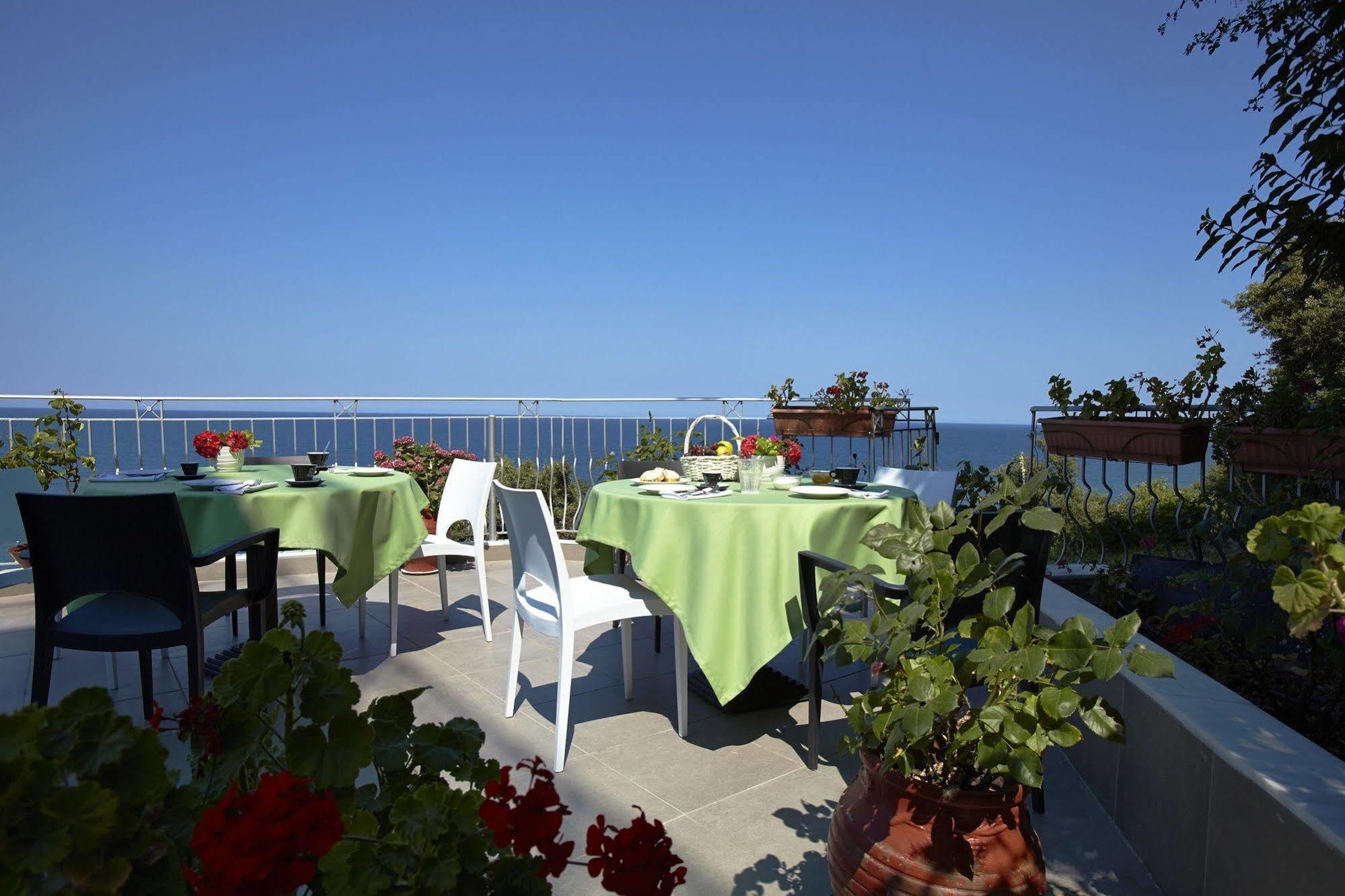 Hotel Alkyonis Platamonas Buitenkant foto